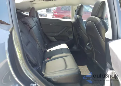 2021 Tesla Model Y Long Range Dual Motor All-Wheel Drive z USA, uszkodzony, nr VIN 5YJYGDEE4MF073681